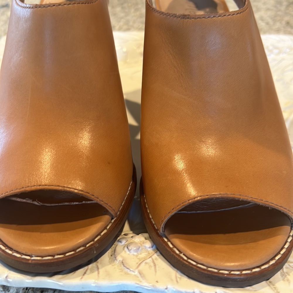 Madewell leather so 9.5 heels excellent condition. - Picture 6 of 12
